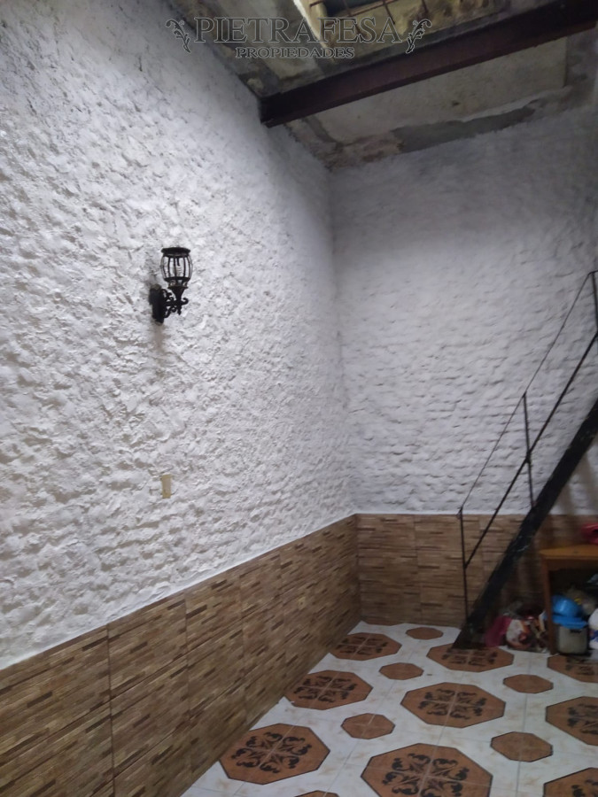 Casa ID.906 - Casa con renta en venta  4 dormitorios 1 baño Guaviyu La Figurita  