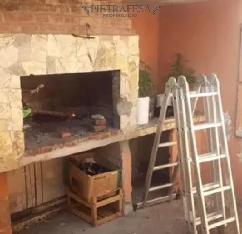 Casa ID.13325 - Casa en venta, 2dormitorios, 1baño, patio, garaje- Colón.