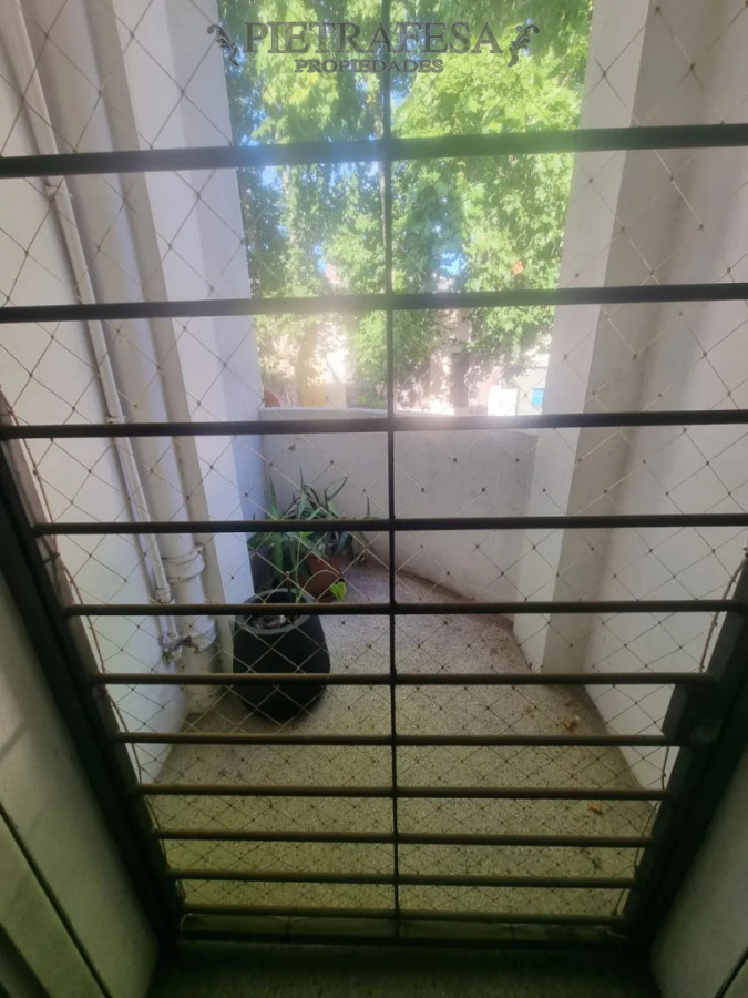 Casa ID.15018 - Casa en venta, 4 dormitorios, 2 baños, terraza con parrillero. Bella Vista.