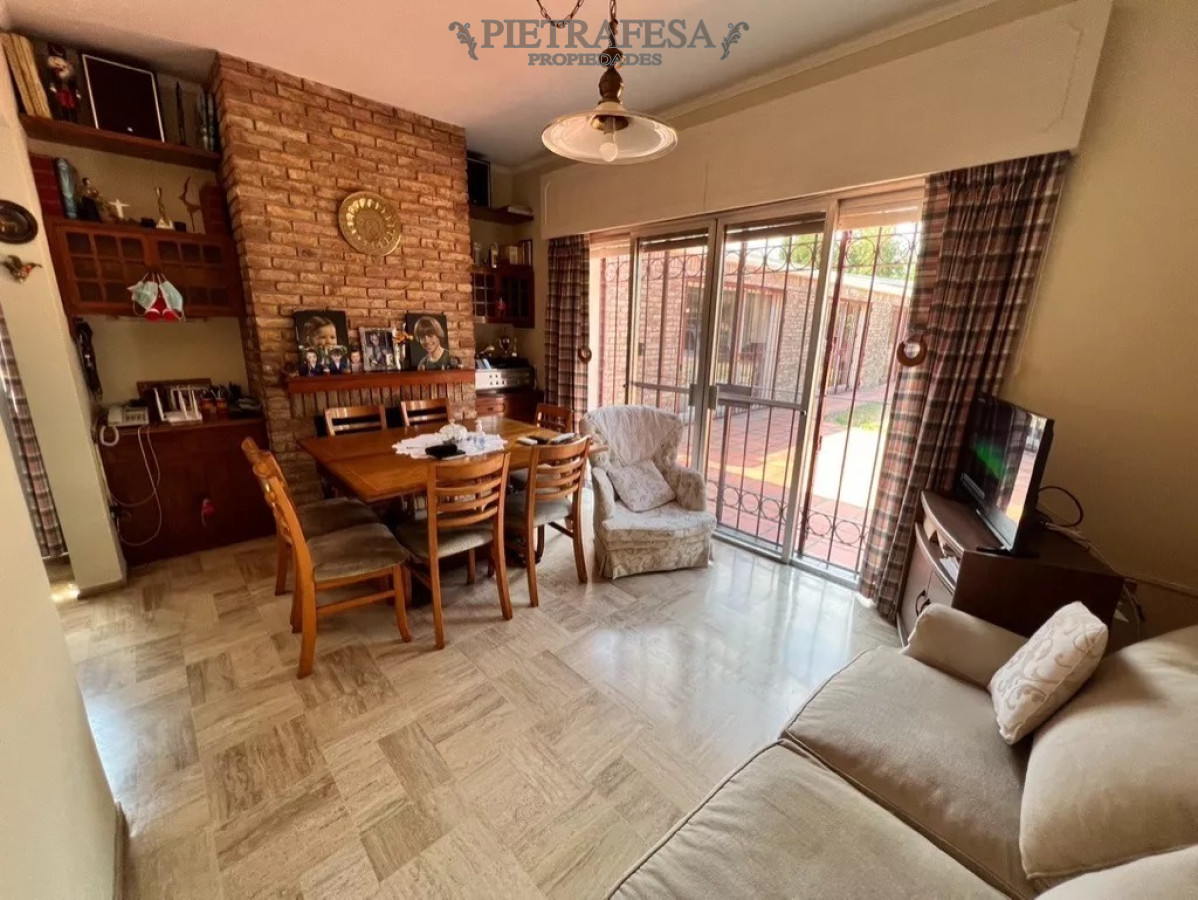 Casa ID.6504 - Casa en venta 3 dormitorios, 2 baños, fondo con parrillero y garaje-Lancasteriana - Carrasco Norte