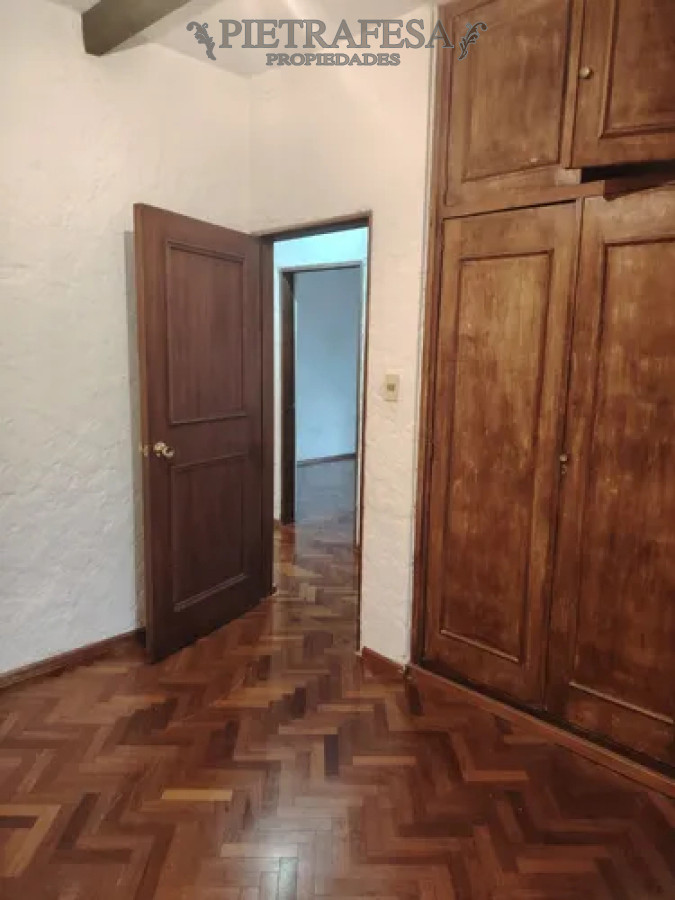 Casa ID.14080 - Casa en alquiler, 3 dormitorios, 2 baños, patio con parrillero, garaje. Carrasco.