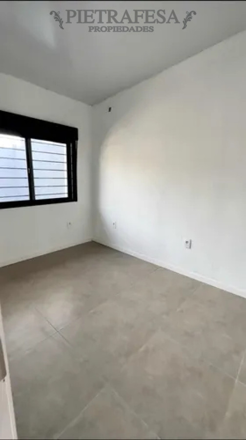 Casa ID.14488 - Casa en alquiler, 1 dormitorio, 1 baño, patio con parrillero, cochera. El Pinar.