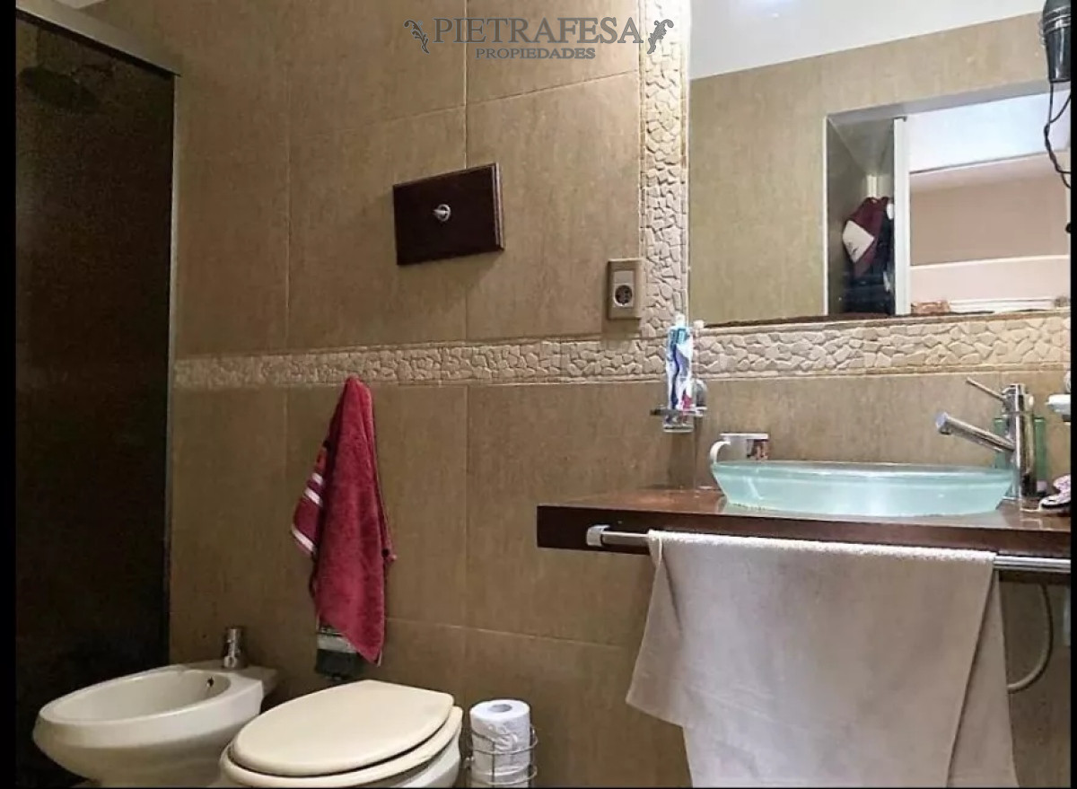 Casa ID.8814 -  Casa en venta, 4 dormitorios, 3 baños, fondo con parrillero, garaje, Av Gral Rivera, Malvin