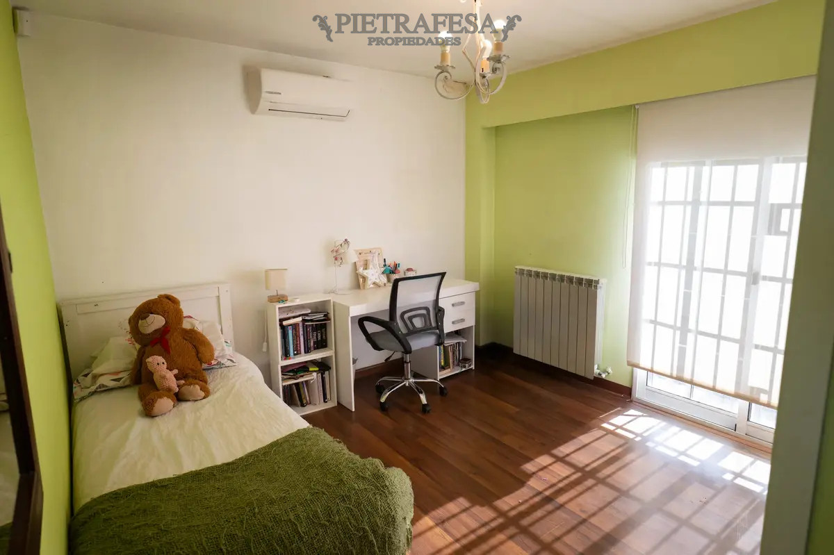 Casa ID.13859 - Gran casa en venta 4 dorm, 3 baños, fondo, garaje- Carrasco Norte 