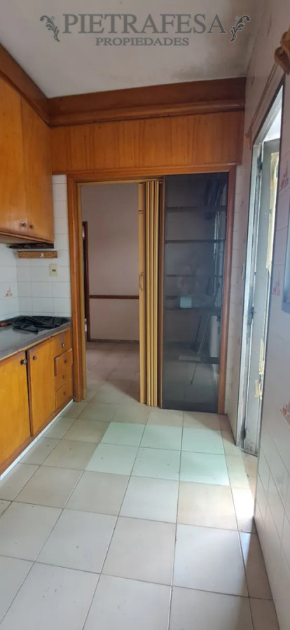 Casa ID.14956 - Casa en alquiler, 3 dormitorios, 1 baño, balcón, patio con parrillero. Tres Cruces.