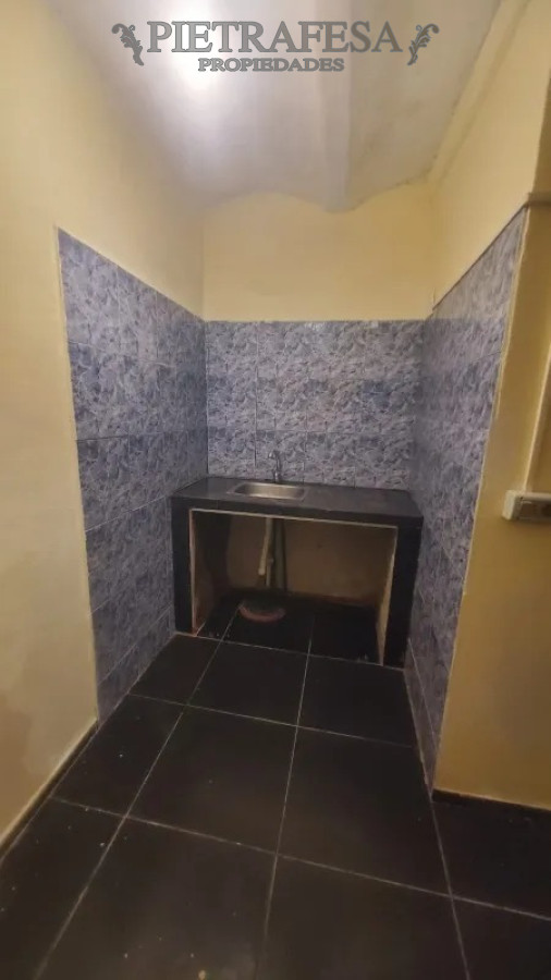 Casa ID.13609 - Casa en venta con renta 4 dormitorios, 1 baño, patio-Aguada