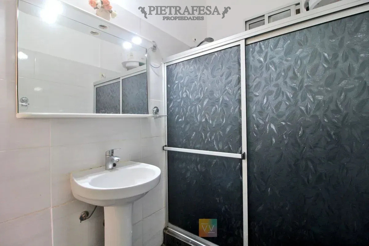 Casa ID.16389 - Casa en venta, 4 dormitorios, 2 baños, patio. Villa Española.