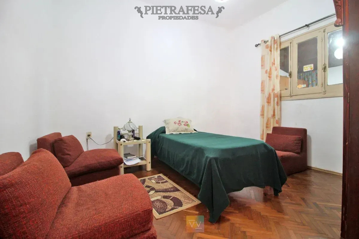 Casa ID.16389 - Casa en venta, 4 dormitorios, 2 baños, patio. Villa Española.