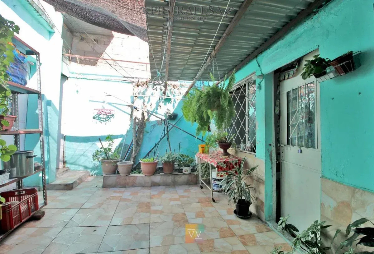 Casa ID.16389 - Casa en venta, 4 dormitorios, 2 baños, patio. Villa Española.