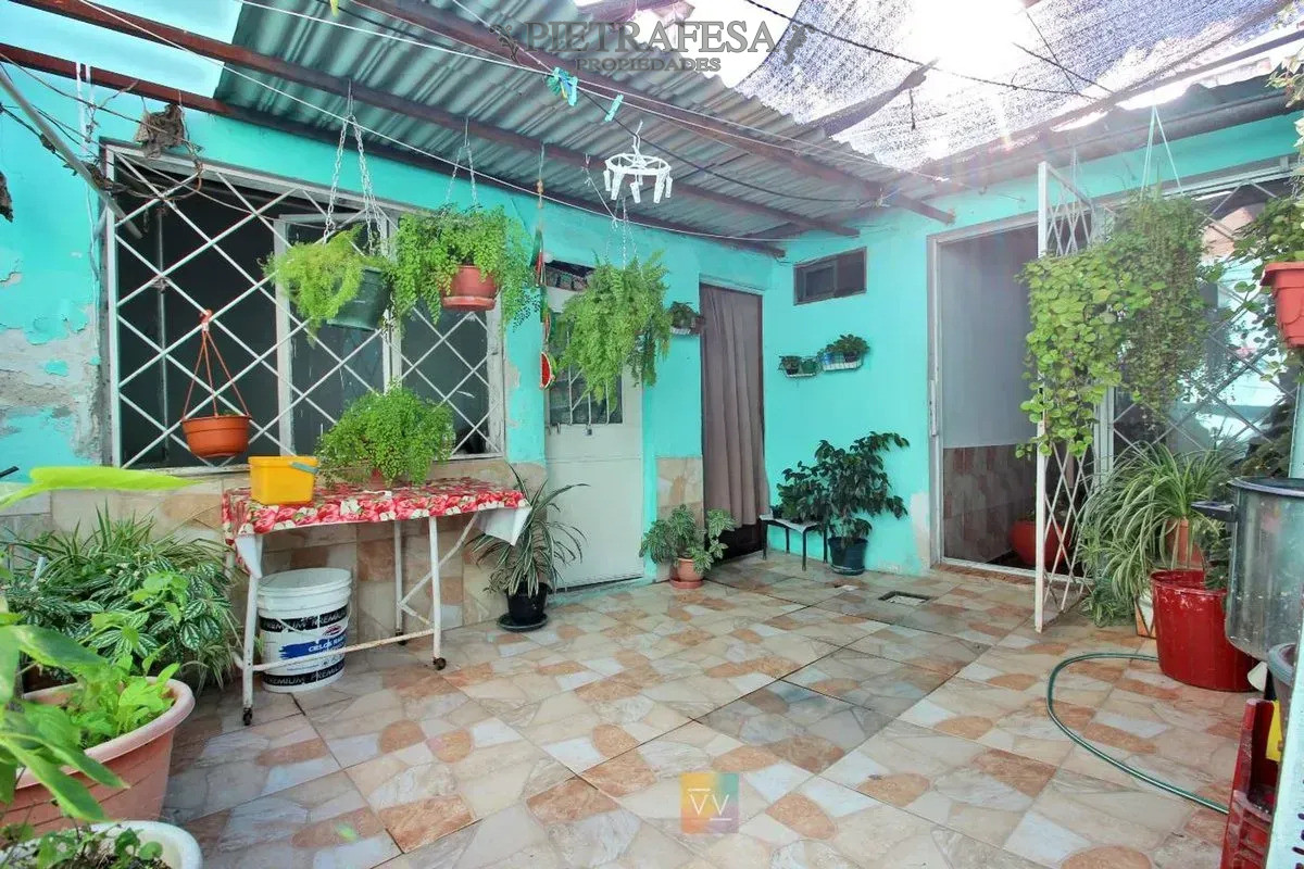 Casa ID.16389 - Casa en venta, 4 dormitorios, 2 baños, patio. Villa Española.