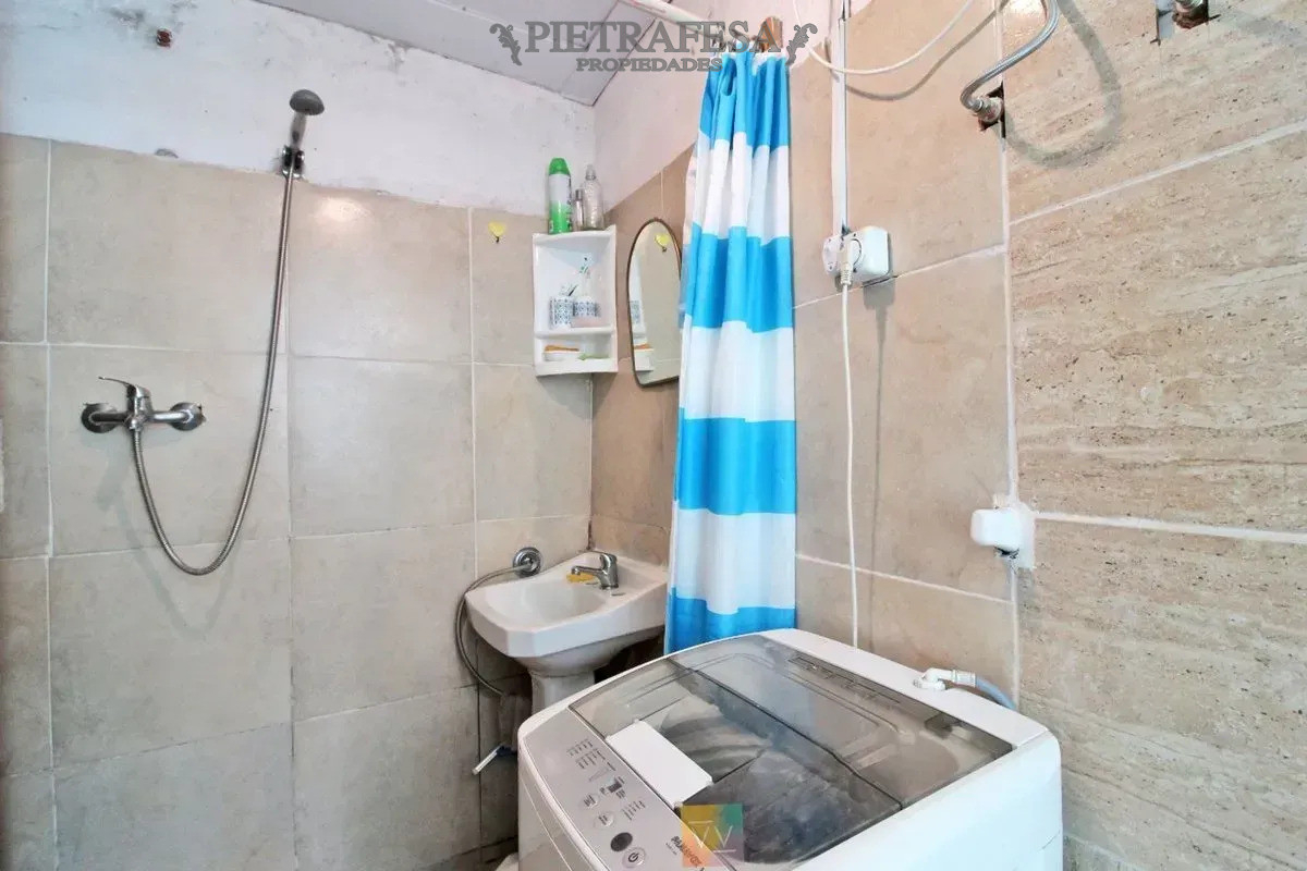 Casa ID.16389 - Casa en venta, 4 dormitorios, 2 baños, patio. Villa Española.