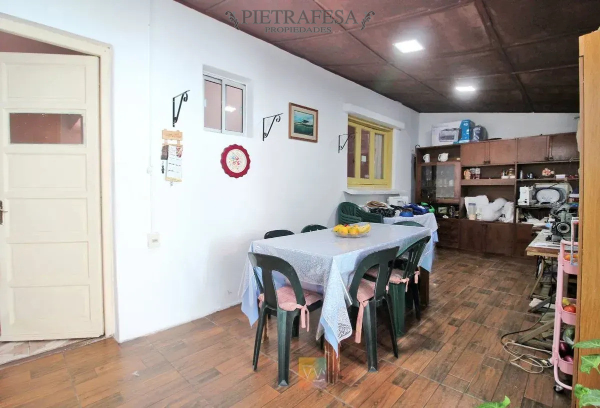 Casa ID.16389 - Casa en venta, 4 dormitorios, 2 baños, patio. Villa Española.