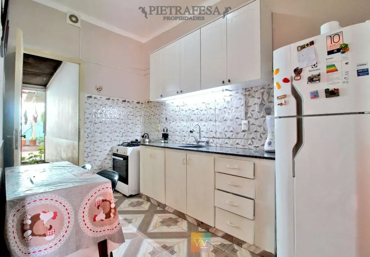 Casa ID.16389 - Casa en venta, 4 dormitorios, 2 baños, patio. Villa Española.
