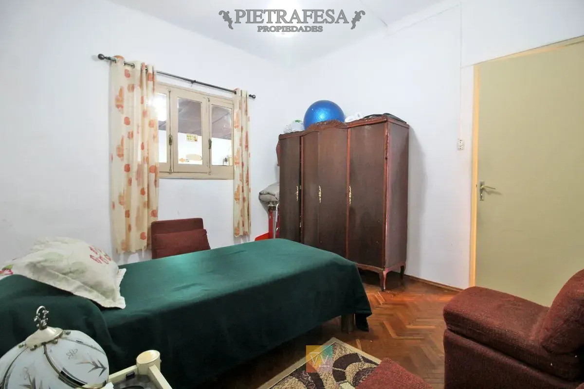 Casa ID.16389 - Casa en venta, 4 dormitorios, 2 baños, patio. Villa Española.