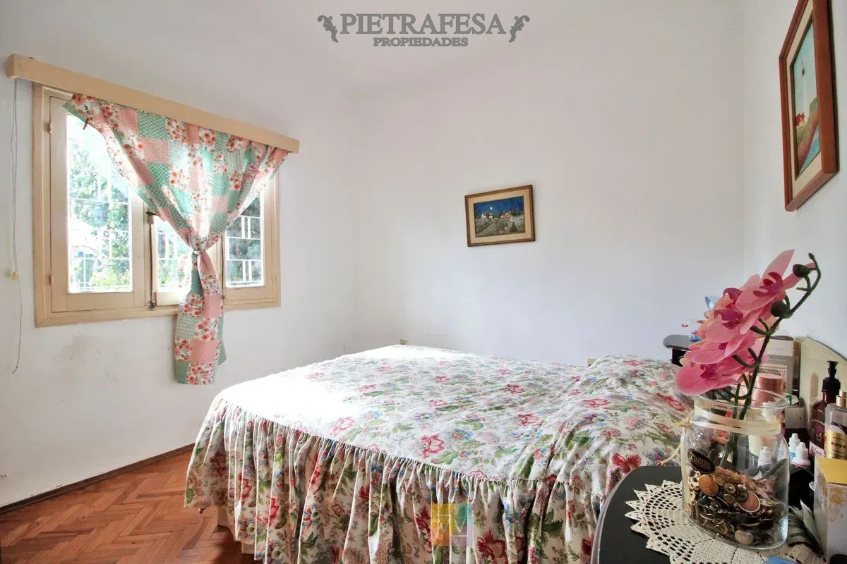 Casa ID.16389 - Casa en venta, 4 dormitorios, 2 baños, patio. Villa Española.
