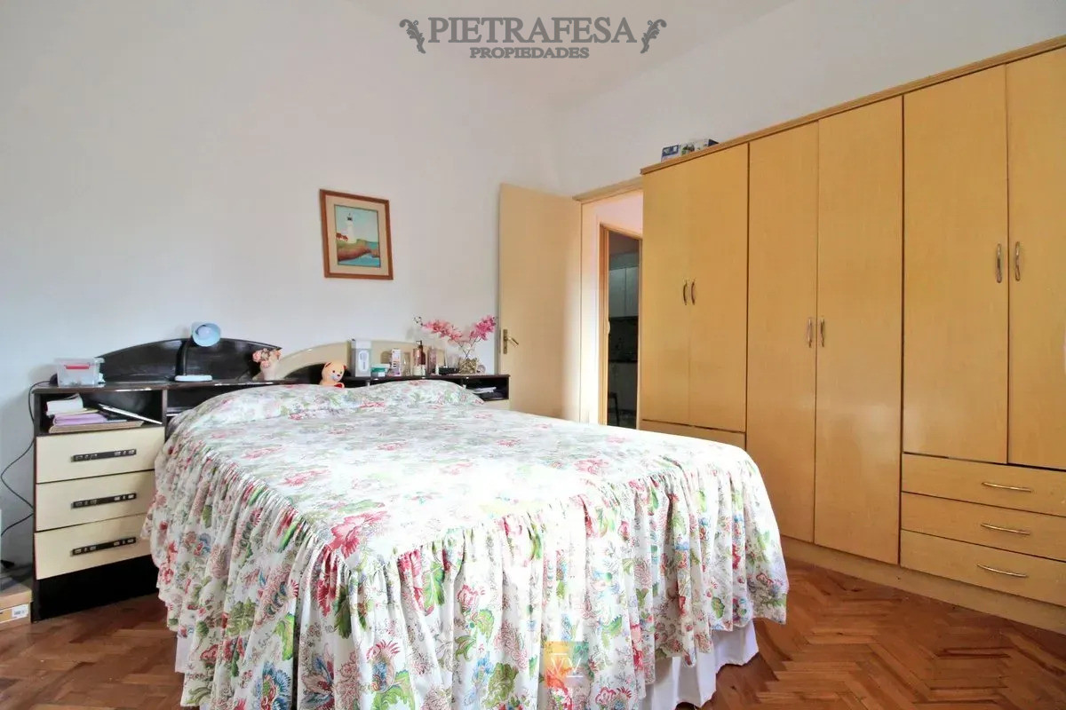 Casa ID.16389 - Casa en venta, 4 dormitorios, 2 baños, patio. Villa Española.
