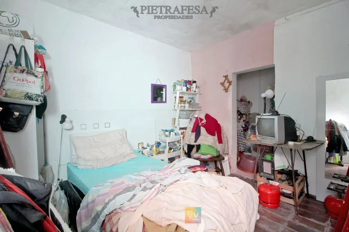 Casa ID.16389 - Casa en venta, 4 dormitorios, 2 baños, patio. Villa Española.
