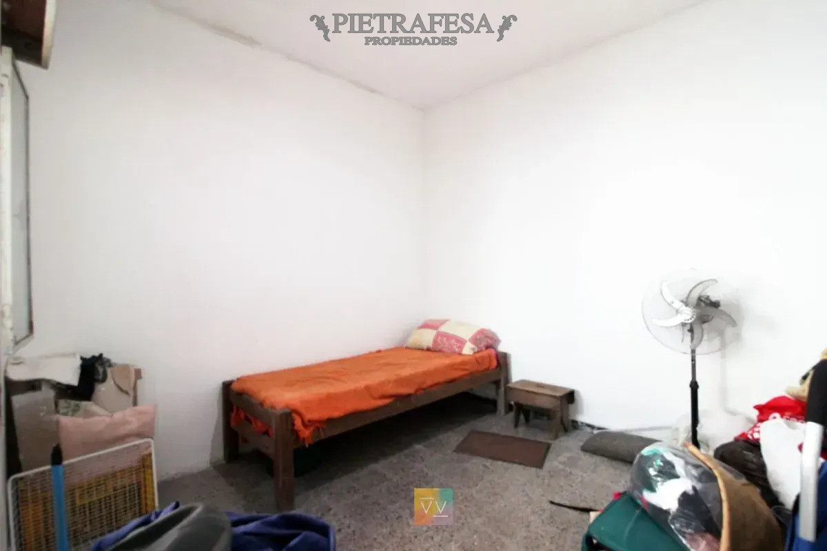 Casa ID.16389 - Casa en venta, 4 dormitorios, 2 baños, patio. Villa Española.