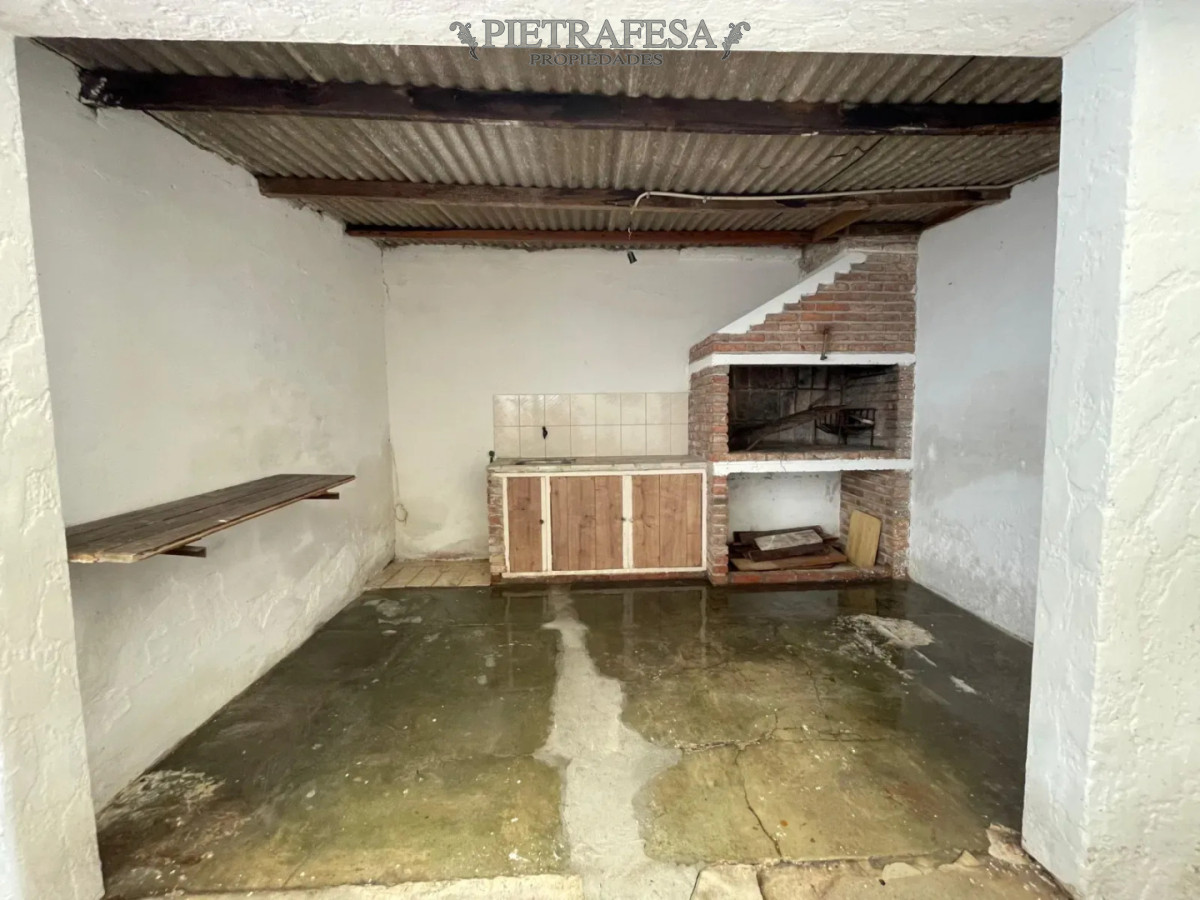 Casa ID.16116 - Casa en alquiler, 2 dormitorios, 1 baño, patio con parrillero, cochera. Buceo.