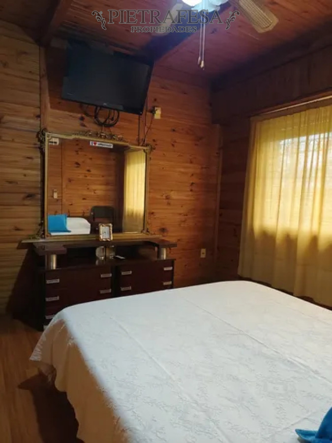 Casa ID.14430 - Casa en venta, 3 dormitorios, 2 baños, patio, barbacoa, cochera. Malvin Norte.