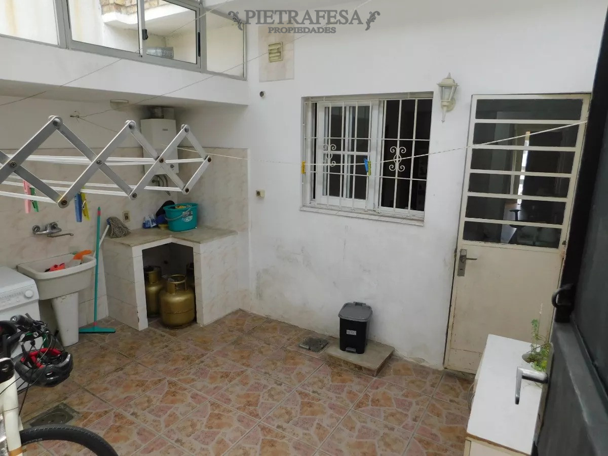 Casa ID.10913 - Casa en venta con renta, 2 dormitorios, 1 baño, gje-Buceo