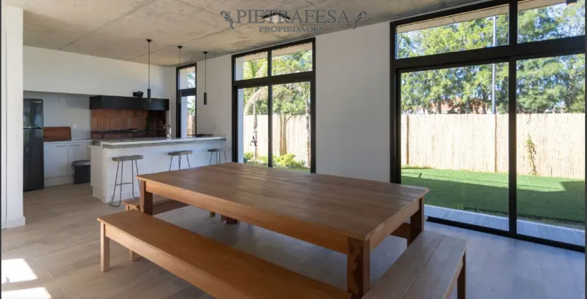 Casa ID.16424 - Casa en venta - 2 dormitorios - 1 baño - Cochera 