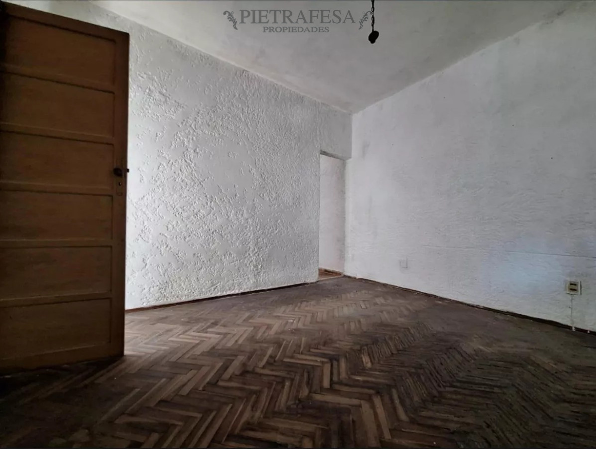 Casa ID.11374 - Casa con gran terreno, 2 dormitorios, 1 baño- Villa Española