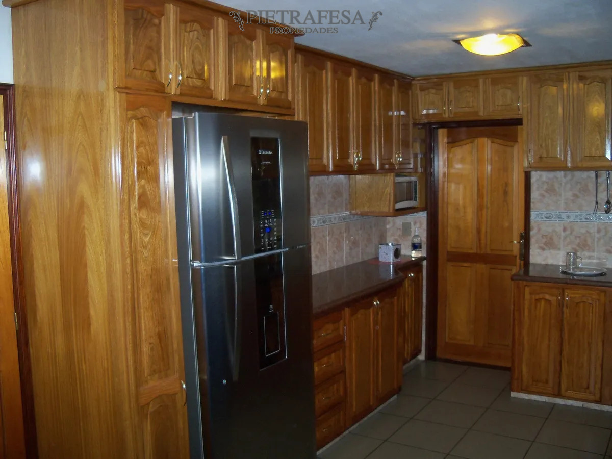 Casa ID.13858 - Casa en venta con piscina, 3 dorm, 4 baños, garaje-Colón 