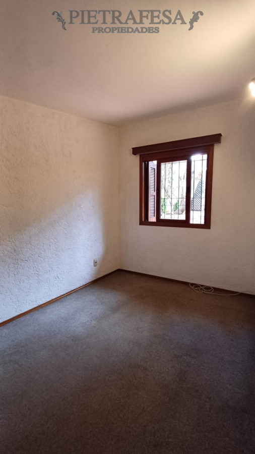 Casa ID.14646 - Casa en venta Con Renta, 3 dormitorios, 1 baño, patio con parrillero. Malvin. 