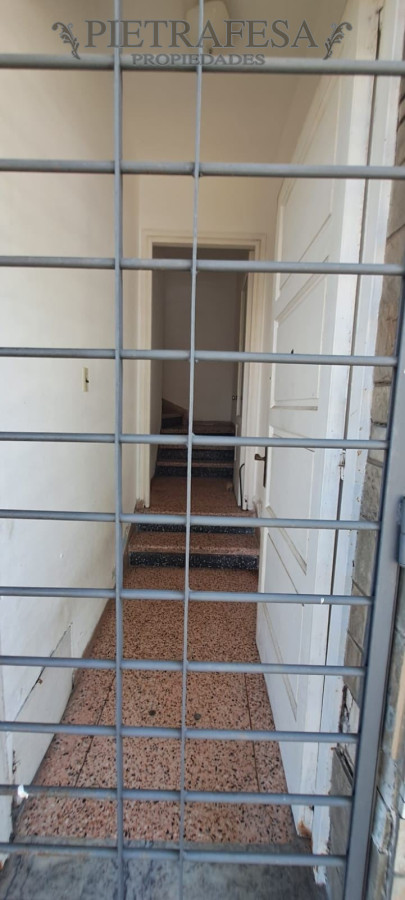 Casa ID.8855 - Casa en venta con renta, 2 dormitorios, 1 baño y patio-Buceo