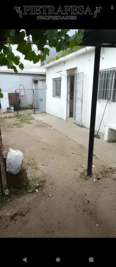 Casa ID.15076 - Casa en alquiler, 1 dormitorio, 1 baño, patio con parrillero, cochera. Solymar.