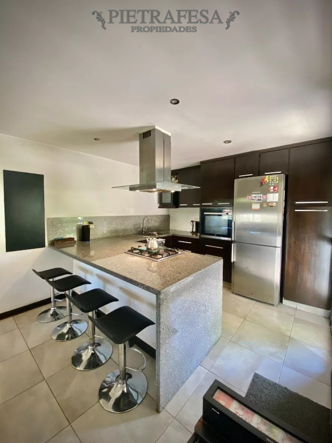 Casa ID.6238 - Casa en venta 3 dormitorios, 3 baños, fondo con barbacoa, piscina y garaje-Lancasteriana-Carrasco Norte