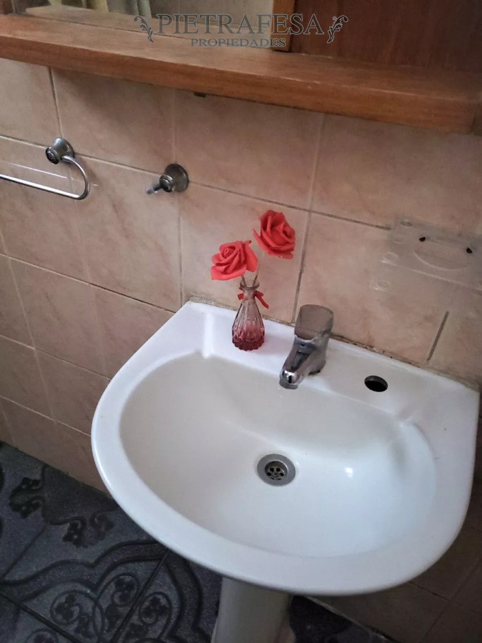 Casa ID.7121 - Casa en venta 2 dormitorios, 1 baño, azotea y garaje-Carlos Roxlo- Cordón