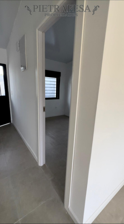 Casa ID.15347 - Casa en alquiler, 1 dormitorio, 1 baño, patio con parrillero, cochera. El Pinar.