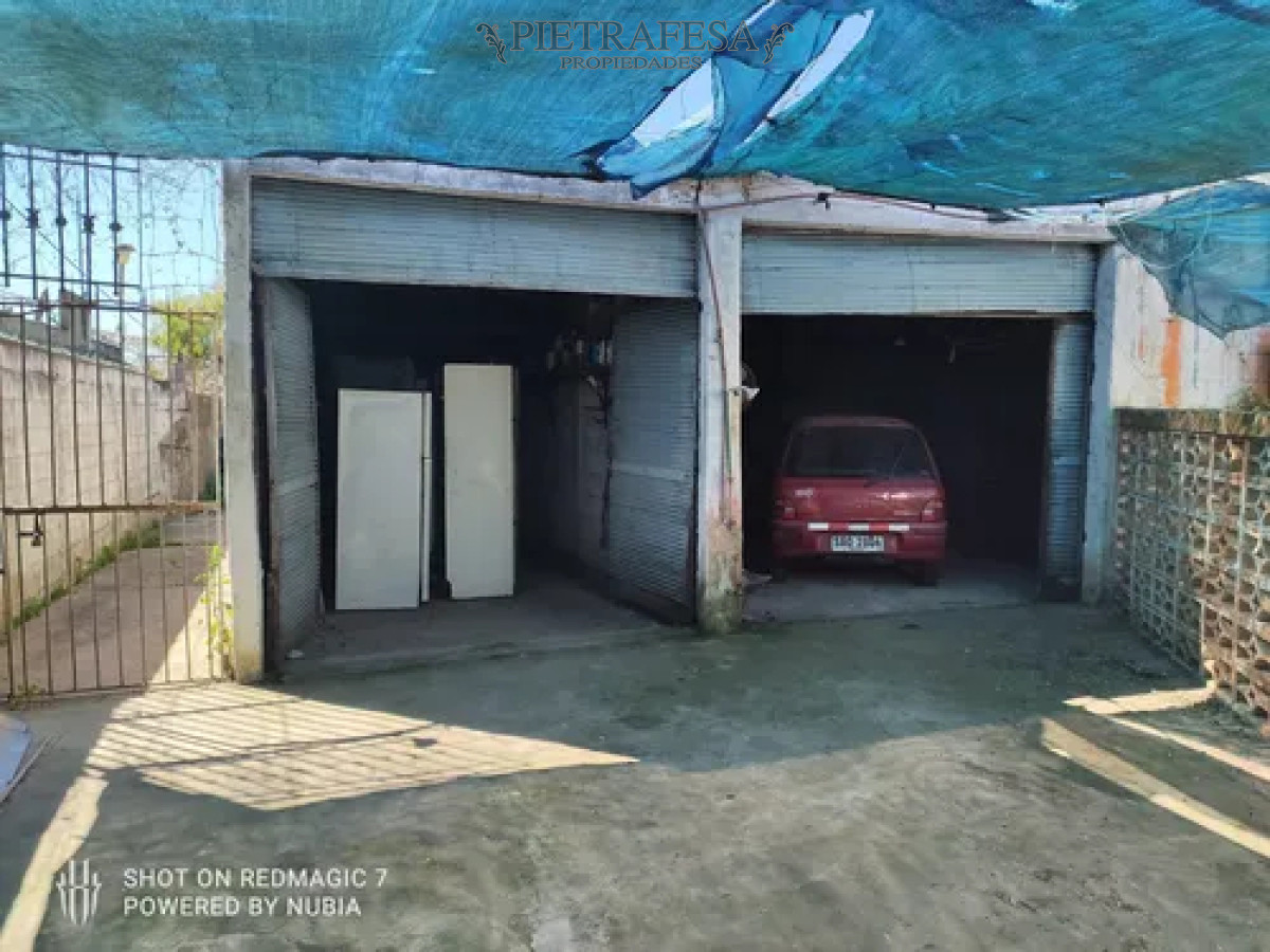 Casa ID.14497 - Casa + galpones en alquiler, 2 dormitorios, 1 baño, patio con parrillero, garaje. Bella Italia.