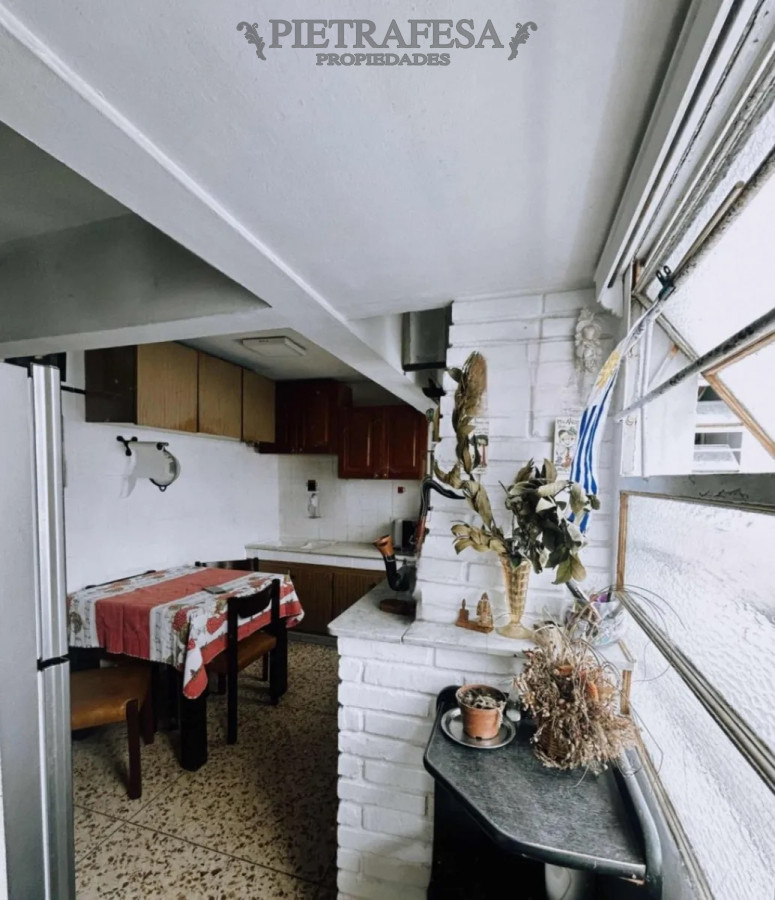 Casa ID.13931 - Venta con Renta de Casa PH - 3 dormitorios - 1 baño - Balcón - Terraza - La Comercial