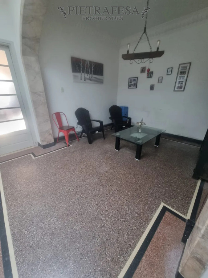 Casa ID.15018 - Casa en venta, 4 dormitorios, 2 baños, terraza con parrillero. Bella Vista.