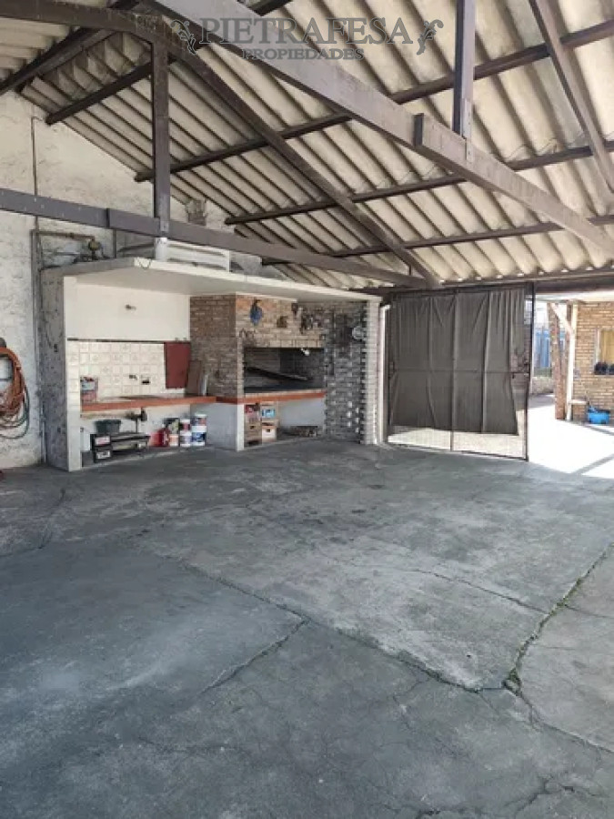 Casa ID.14430 - Casa en venta, 3 dormitorios, 2 baños, patio, barbacoa, cochera. Malvin Norte.