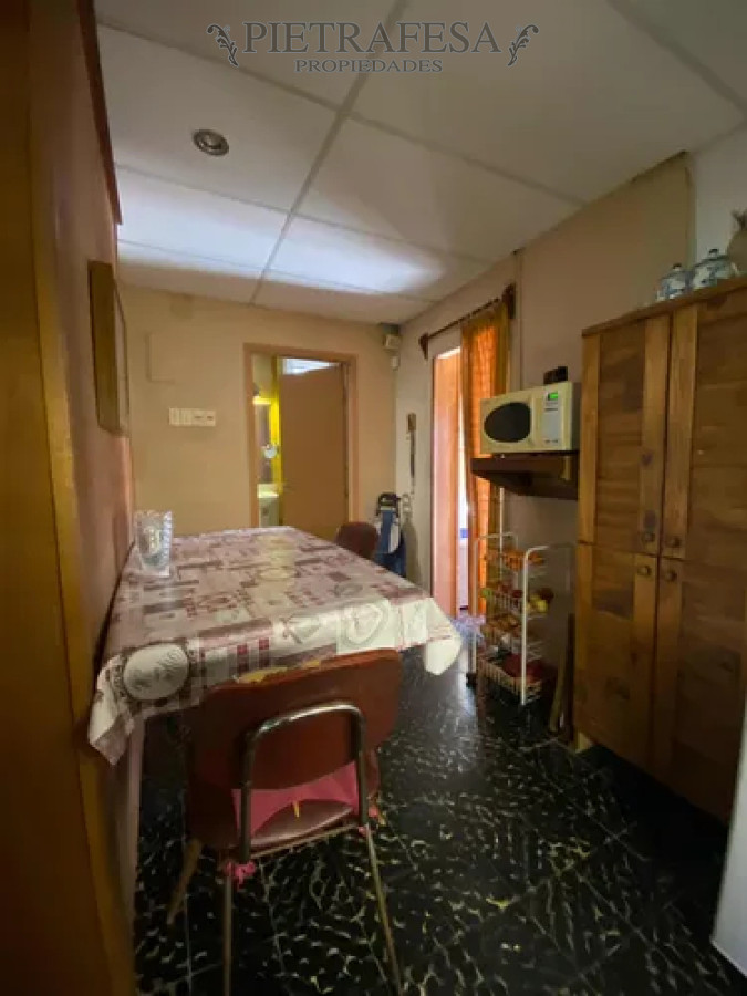 Casa ID.14069 - Casa en alquiler, 2 dormitorios, 1 baño, patio con parrillero. Jardines del Hipodromo.