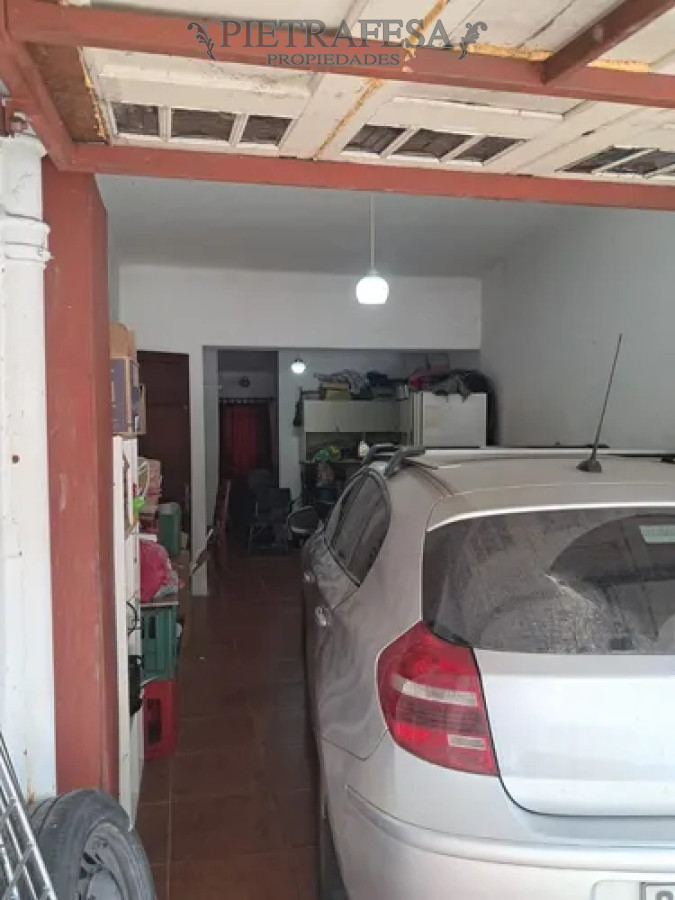 Casa ID.14198 - Casa , 4 dormitorios, 3 baños, patio, garaje, azotea. La Blanqueada.