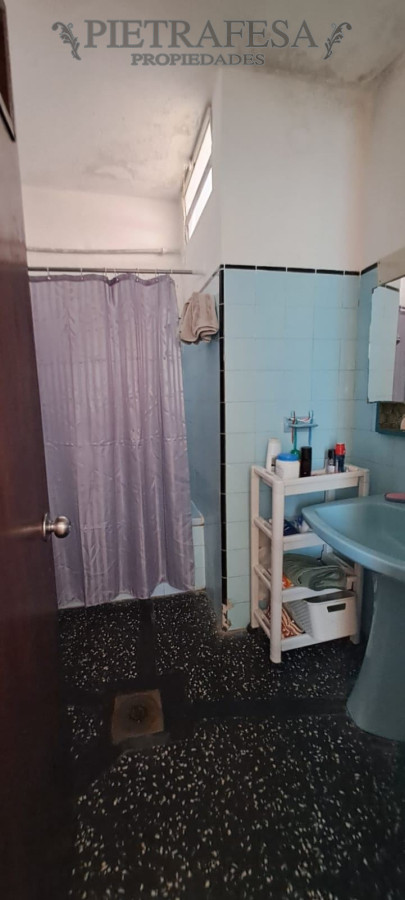 Casa ID.8855 - Casa en venta con renta, 2 dormitorios, 1 baño y patio-Buceo