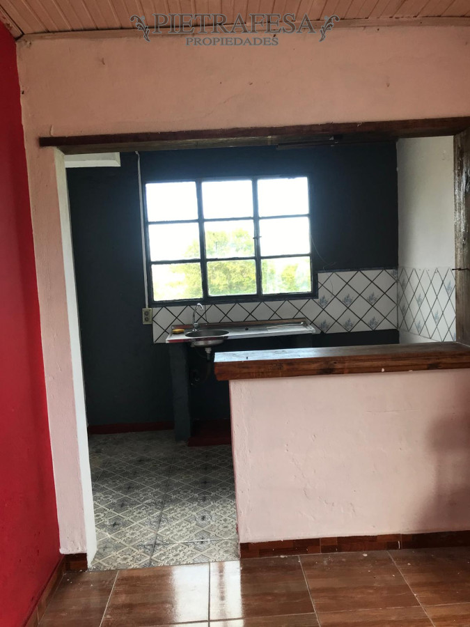 Casa ID.8581 - 2 casas con amplio terreno en venta, 6 dormitorio, 3 baños, cochera- Paso de la Arena