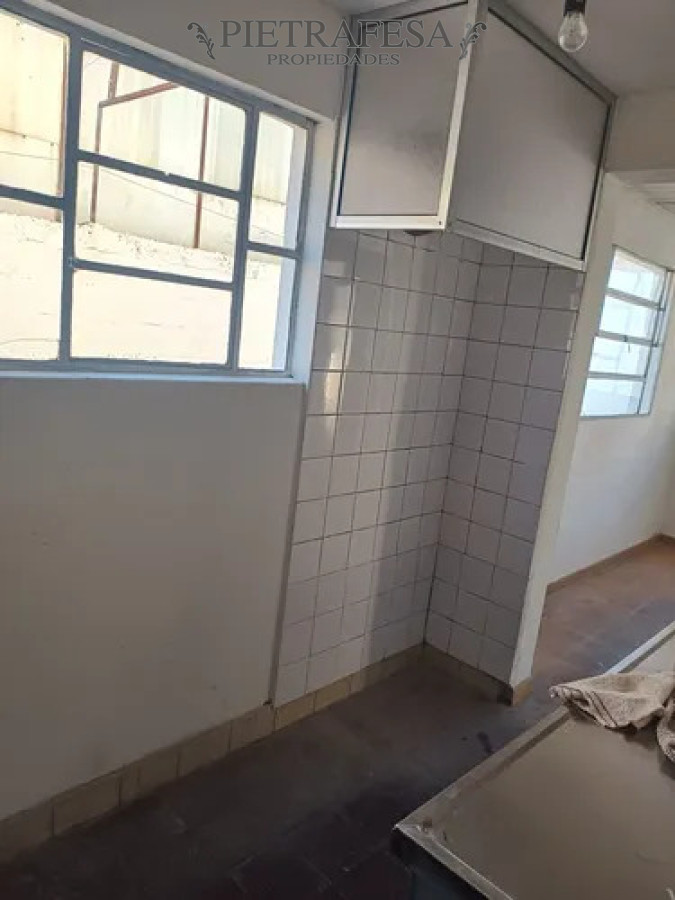 Casa ID.14576 - Casa en alquiler, 6 dormitorios, 2 baños, patio con parrillero, cocheras, azotea. Colon.