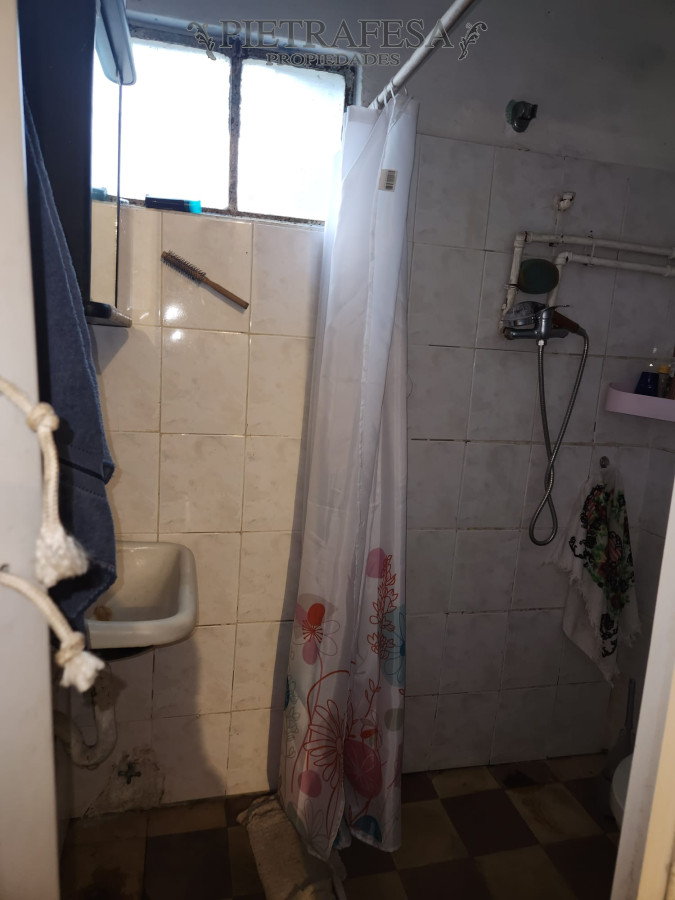 Casa ID.7987 - Casa mas apto en venta, 3 dormitorios, 2 baños, fondo y cochera-  José Piendibene -Jardines del Hipódromo