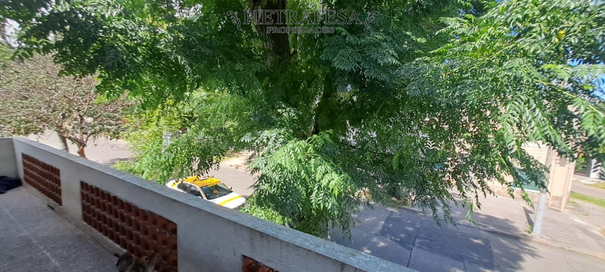 Casa ID.8855 - Casa en venta con renta, 2 dormitorios, 1 baño y patio-Buceo