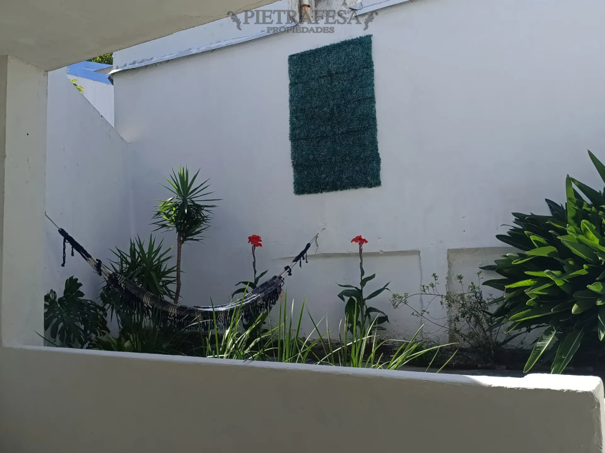 Casa ID.15521 - Casa en alquiler, 3 dormitorios, 2 baños, patio con parrillero. Parque Rodó.