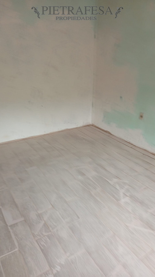 Casa ID.16020 - Casa en alquiler, 2 dormitorios, 1 baño, patio, cochera. La Teja.