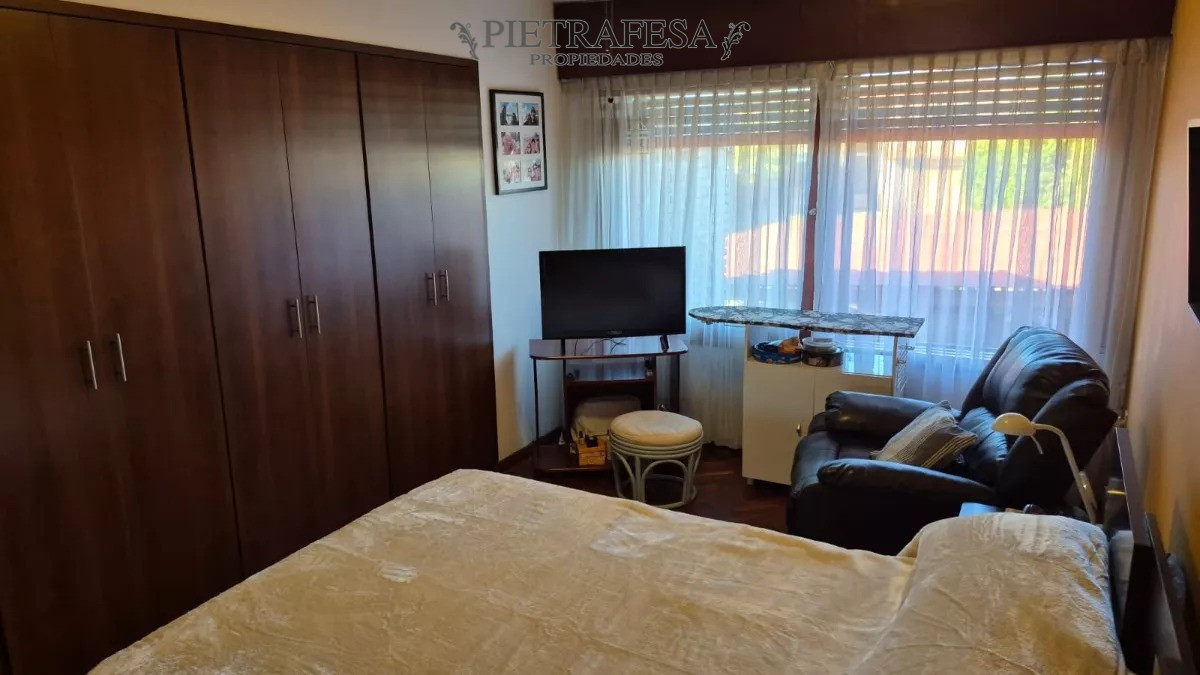 Casa ID.12647 - 2 Casas en venta,5 dormitorios, piscina, garaje-Malvin 