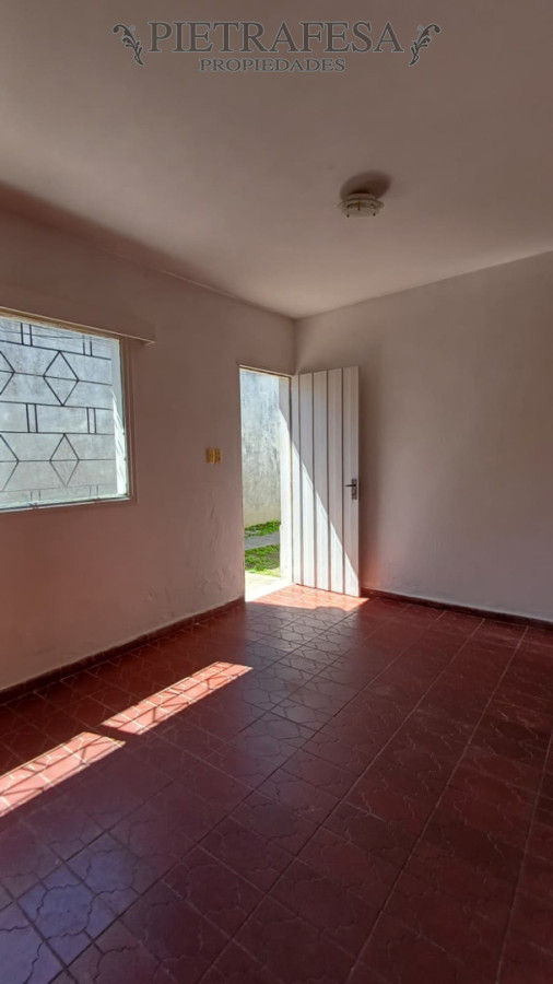 Casa ID.14584 - Apartamento en alquiler, 1 dormitorio, 1 baño, patio con parrillero-Malvin Norte