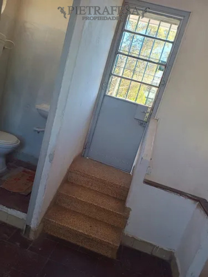 Casa ID.14576 - Casa en alquiler, 6 dormitorios, 2 baños, patio con parrillero, cocheras, azotea. Colon.